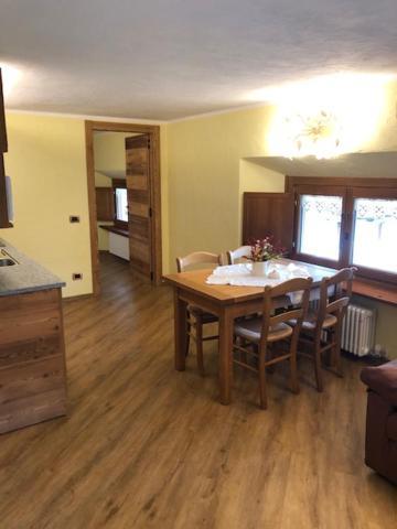 Flora Alpina apartments-Residenza Verdebjo Gressoney-Saint-Jean Habitación foto